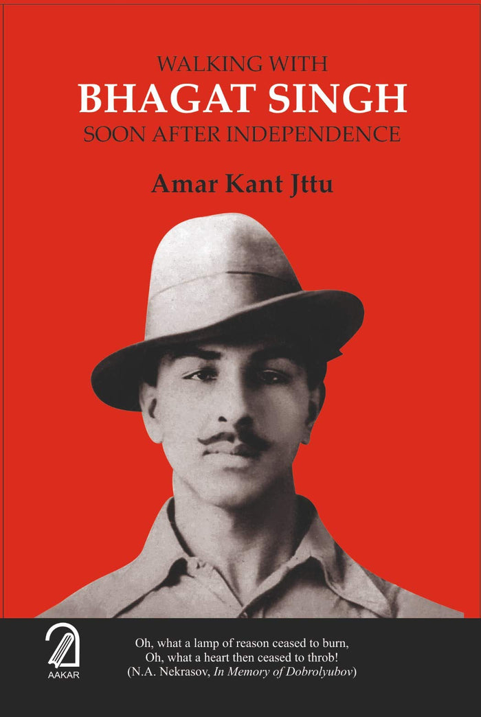 Aakar Books Walking With Bhagat Singh: Soon After Independence by Amar Kant Jttu - Paperback cover