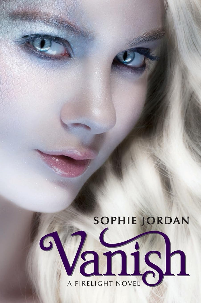 Vanish (Firelight, 2) by Sophie Jordan - Paperback cover