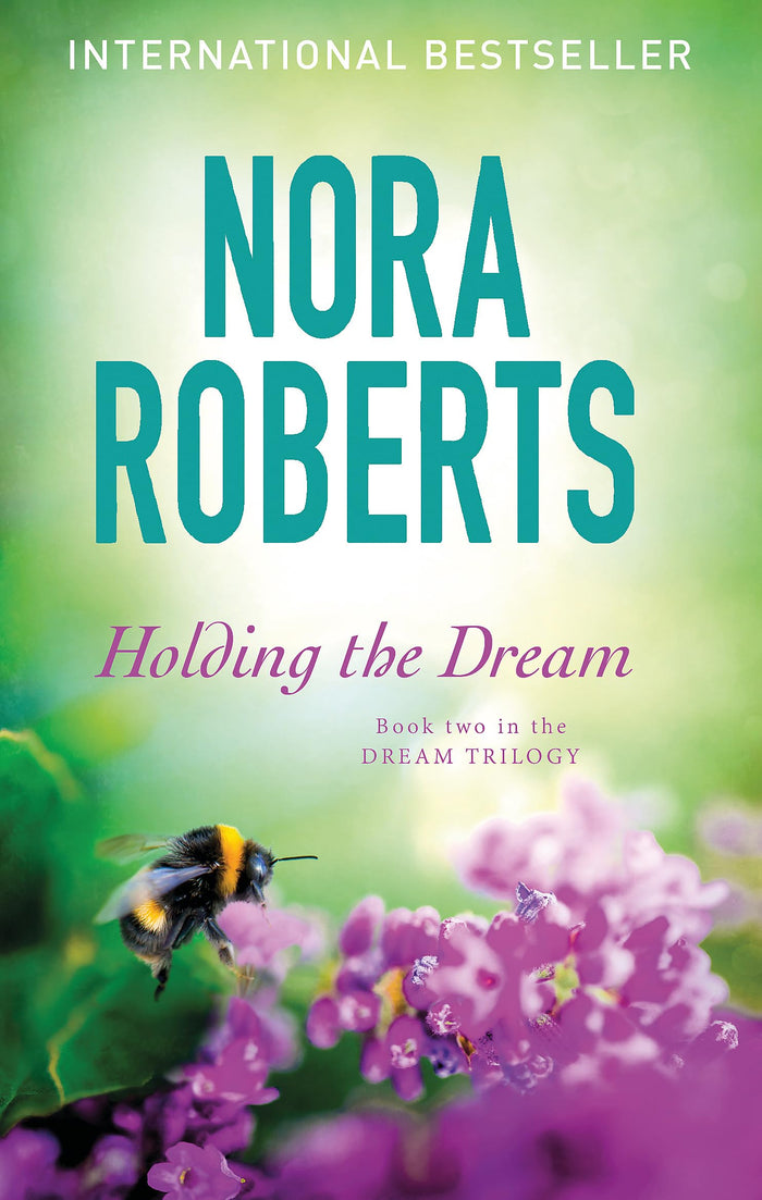 Holding The Dream: Number 2 in series (Dream Trilogy) by Nora Roberts - Paperback cover