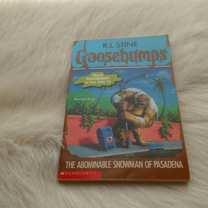 The Abominable Snowman of Pasadena (Goosebumps, No 38) by R. L. Stine - Paperback cover