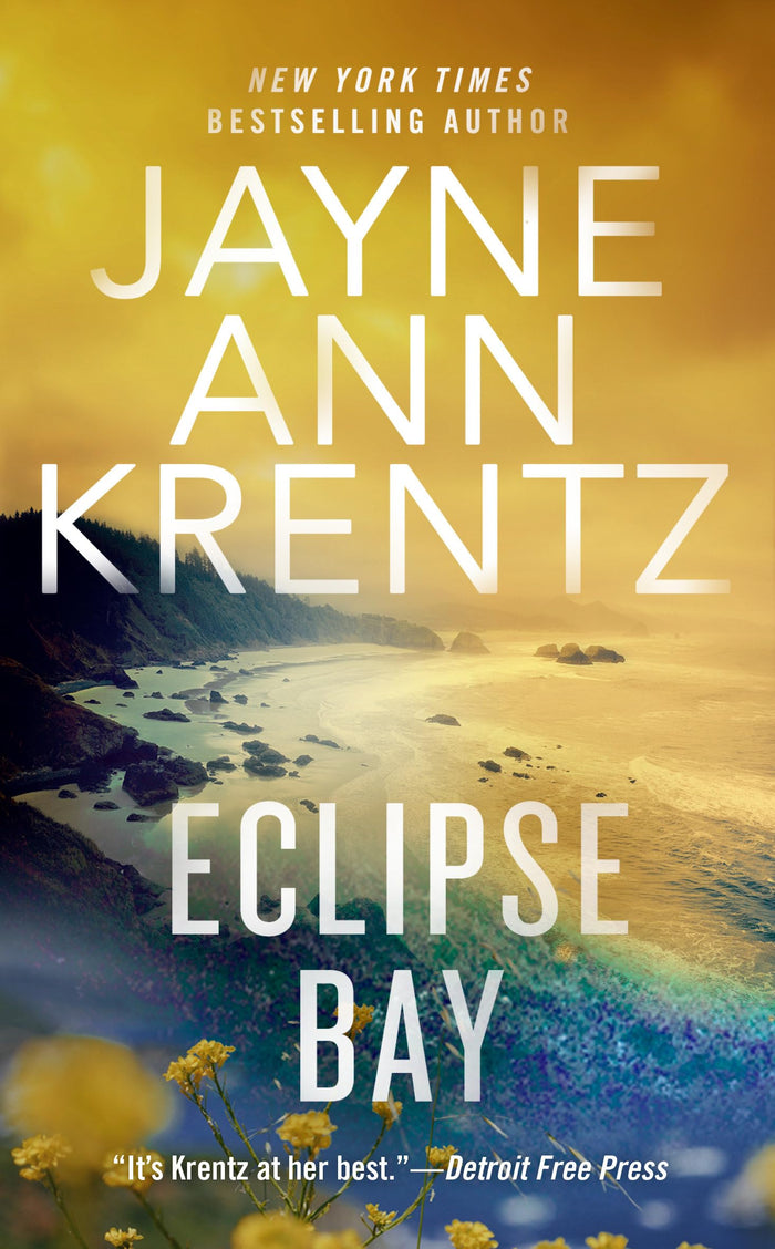 Eclipse Bay by Jayne Ann Krentz - Mass Market Paperback cover