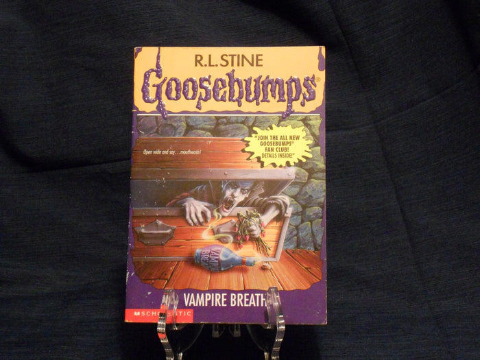 Front cover of the book 'Vampire Breath (Goosebumps, No 49)' by R.l Stine.